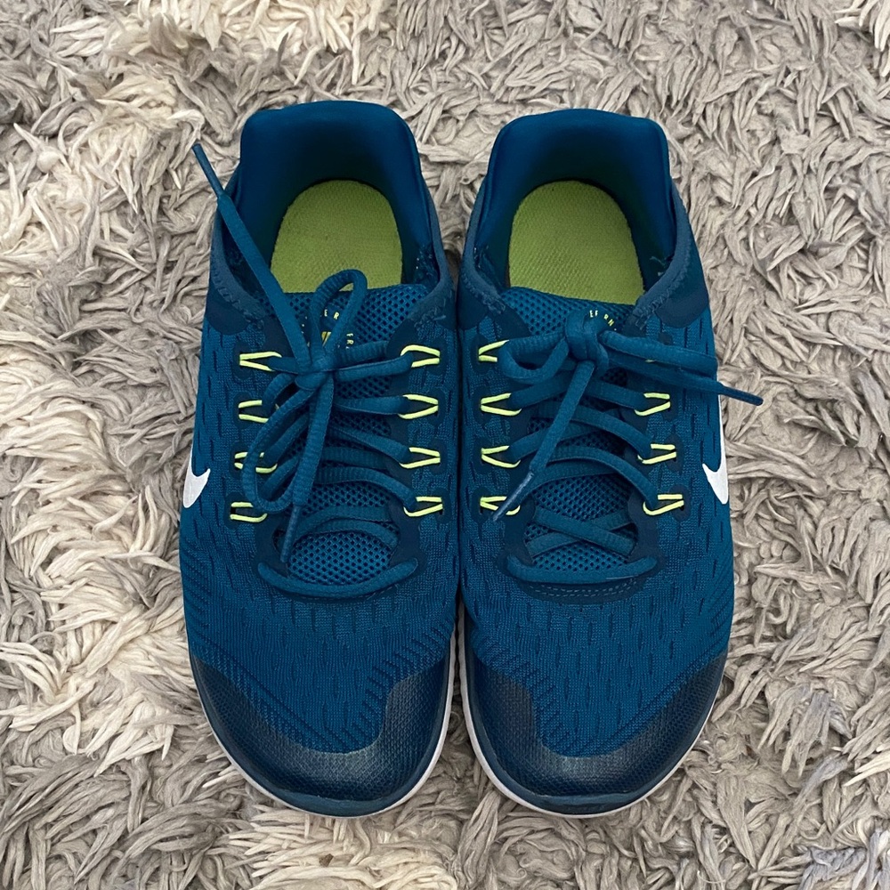 Youth Nike Free RN